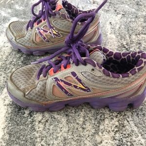 New Balance girls size 1 wide